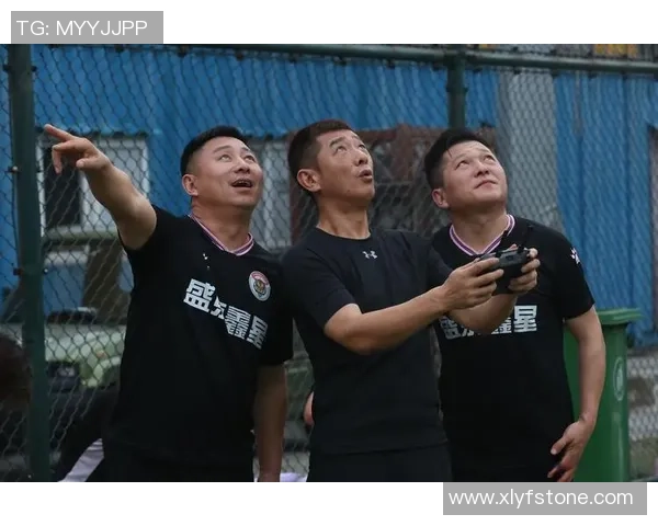 足球明星在团队中是否会遭遇排挤现象的深度探讨与分析 足球明星在团队中是否会遭遇排挤现象的深度探讨与分析