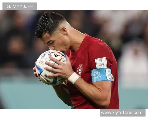 足球明星们在赛场上的帅气瞬间与精彩表现的完美结合 足球明星们在赛场上的帅气瞬间与精彩表现的完美结合